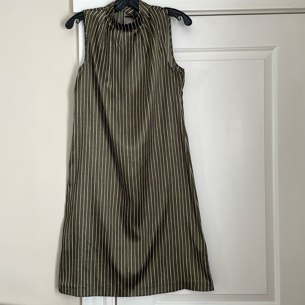 H&M simple  shift dress.  Size 8